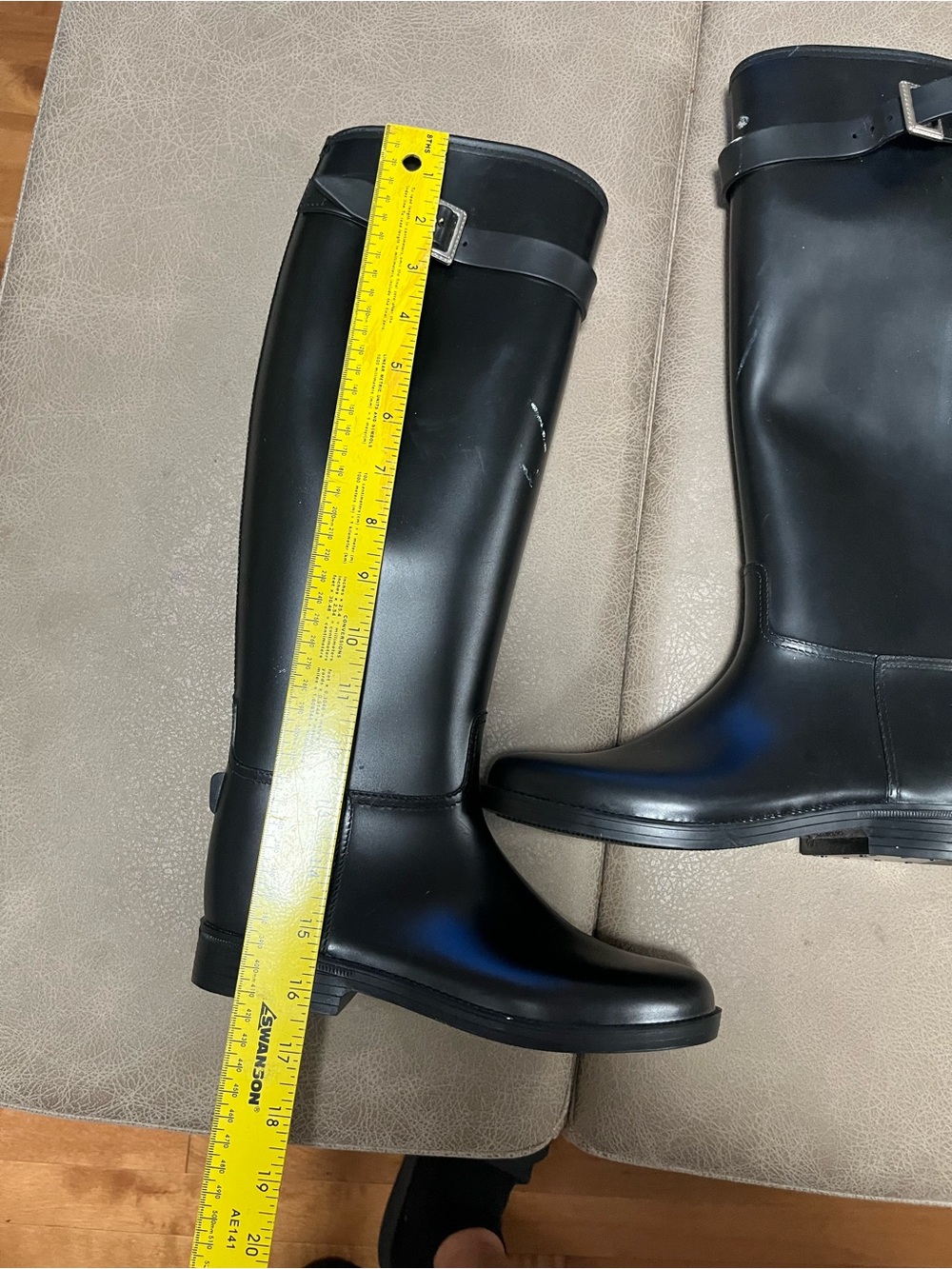 Black Women's Tall Rain Boots us size is like 6 - Picture 8 of 11
